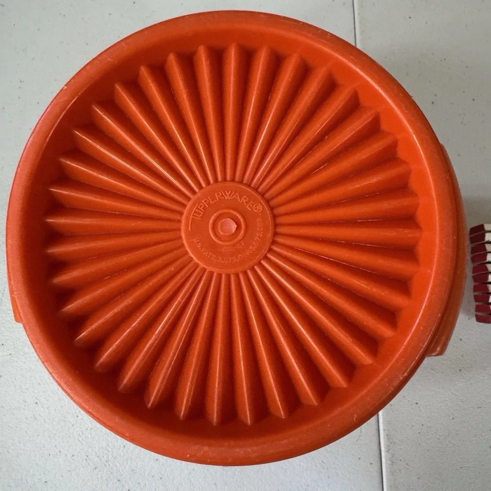 Tupperware Servalier Bowl 20oz #886 Burnt Orange Container with Lid Vintage